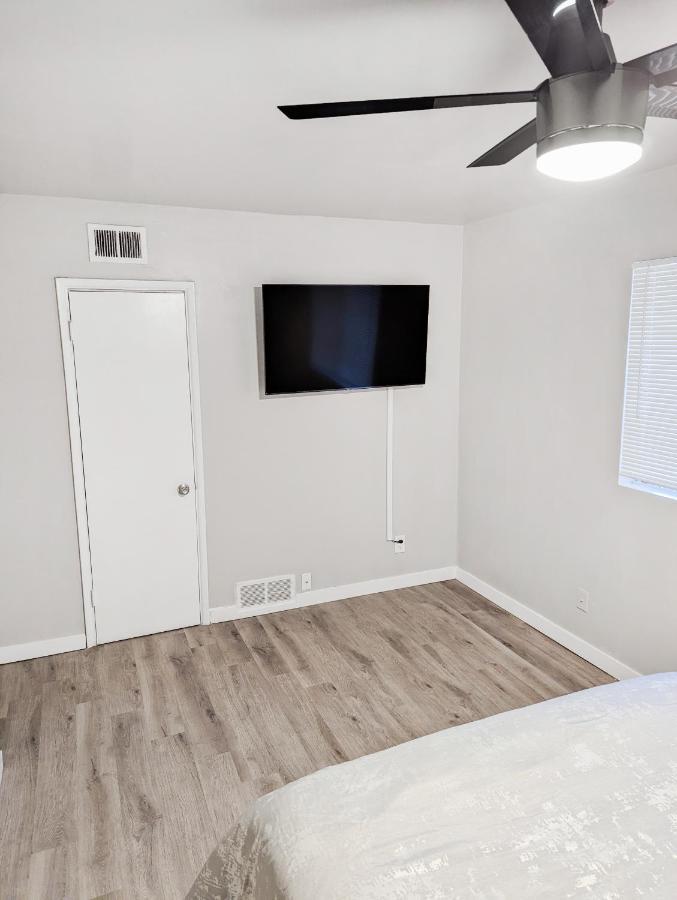 Old Town Miller Two Br Sleeper Apartamento